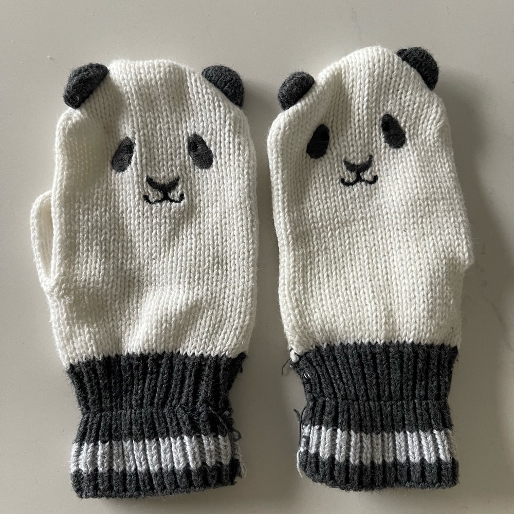 Gymboree baby mittens, panda 🐼.
